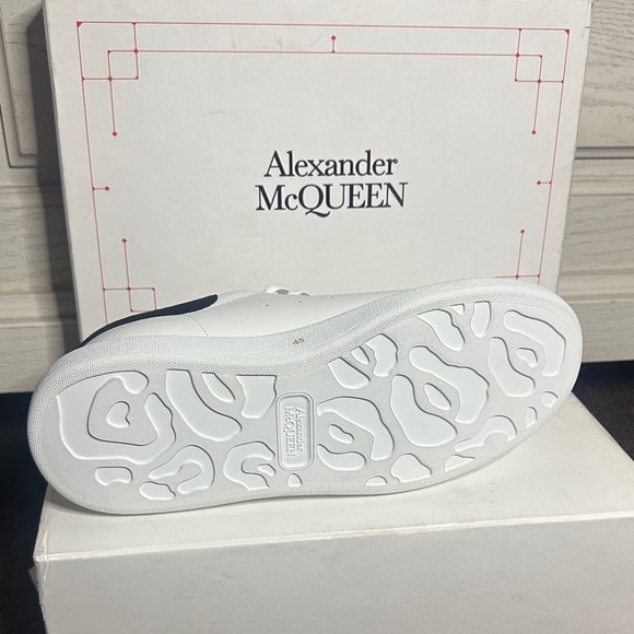 MCQUEEN
Suede-trimmed leather exaggerated-sole sneakers  White Gift Box - Picture 11 of 15